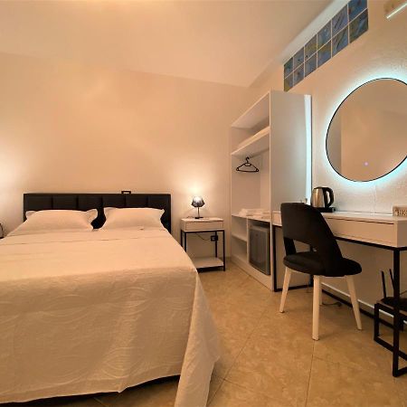 The White Corner Apartment Durres Ngoại thất bức ảnh