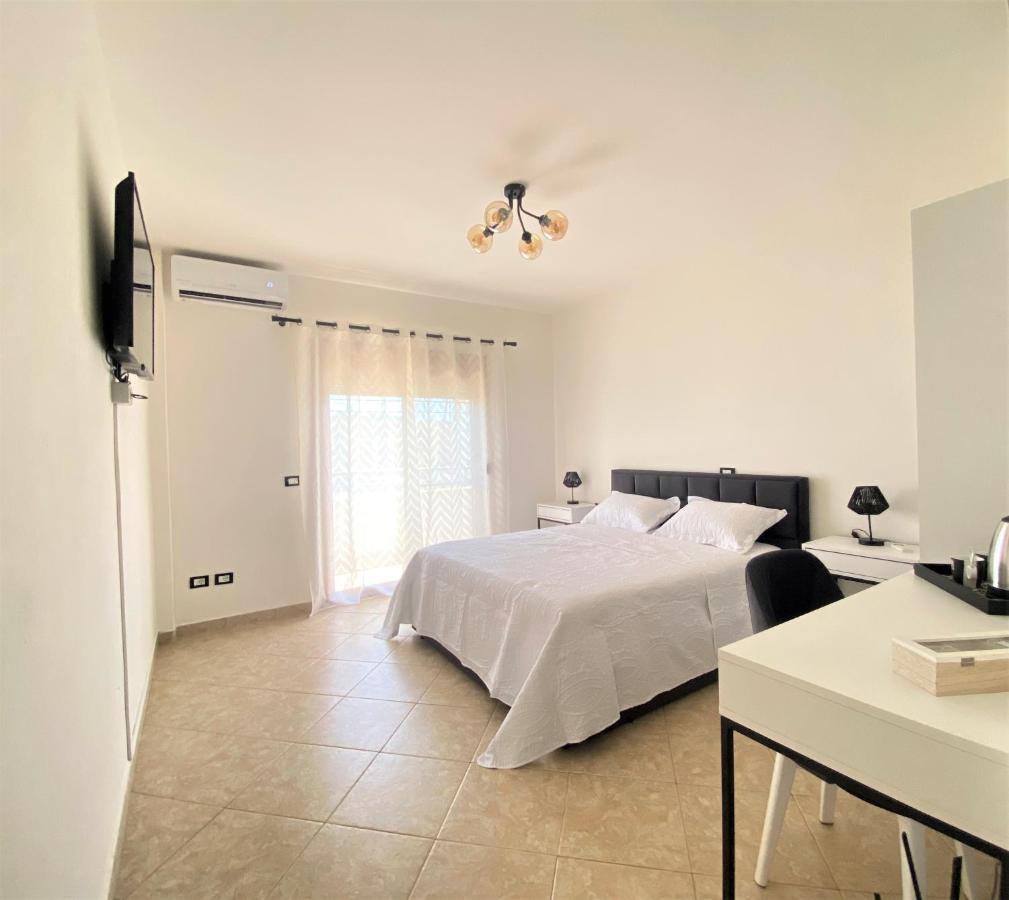 The White Corner Apartment Durres Ngoại thất bức ảnh