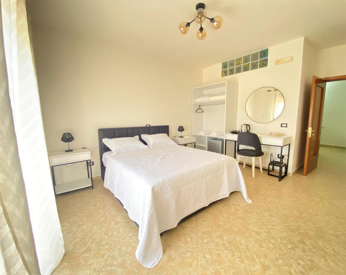 The White Corner Apartment Durres Ngoại thất bức ảnh