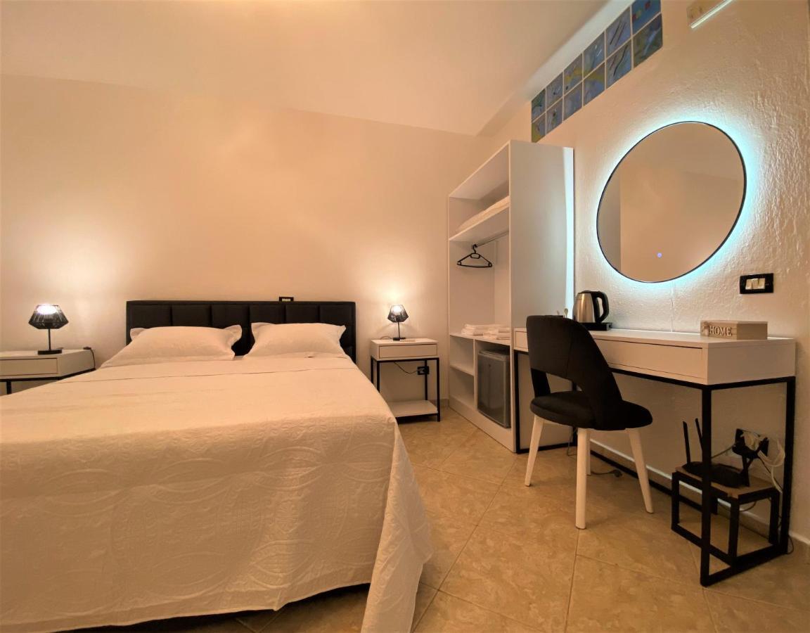 The White Corner Apartment Durres Ngoại thất bức ảnh