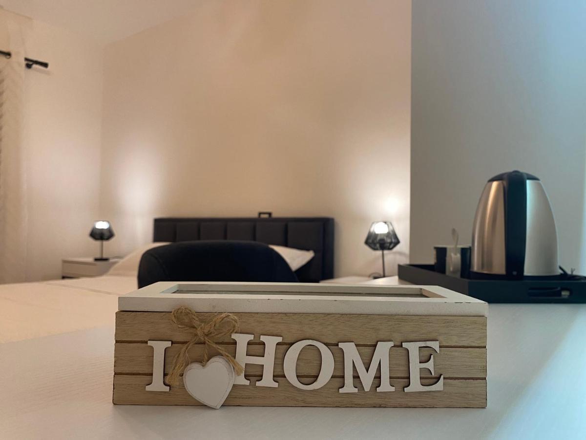 The White Corner Apartment Durres Ngoại thất bức ảnh