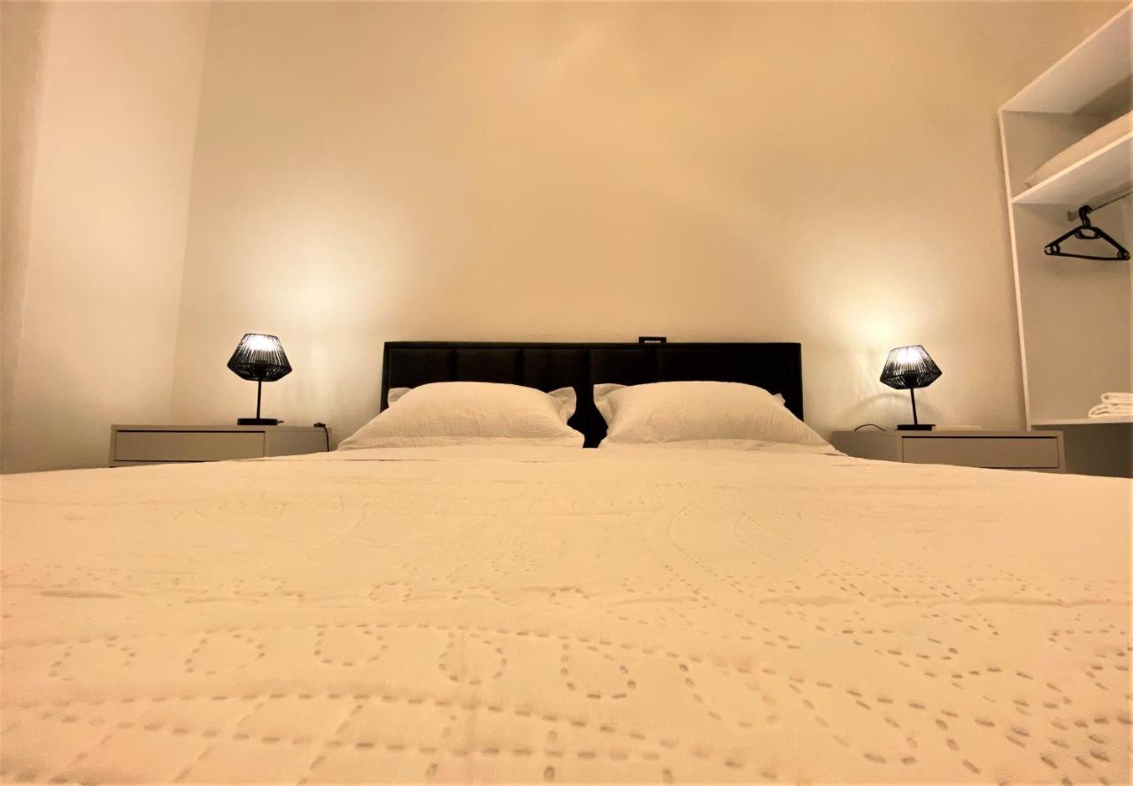 The White Corner Apartment Durres Ngoại thất bức ảnh