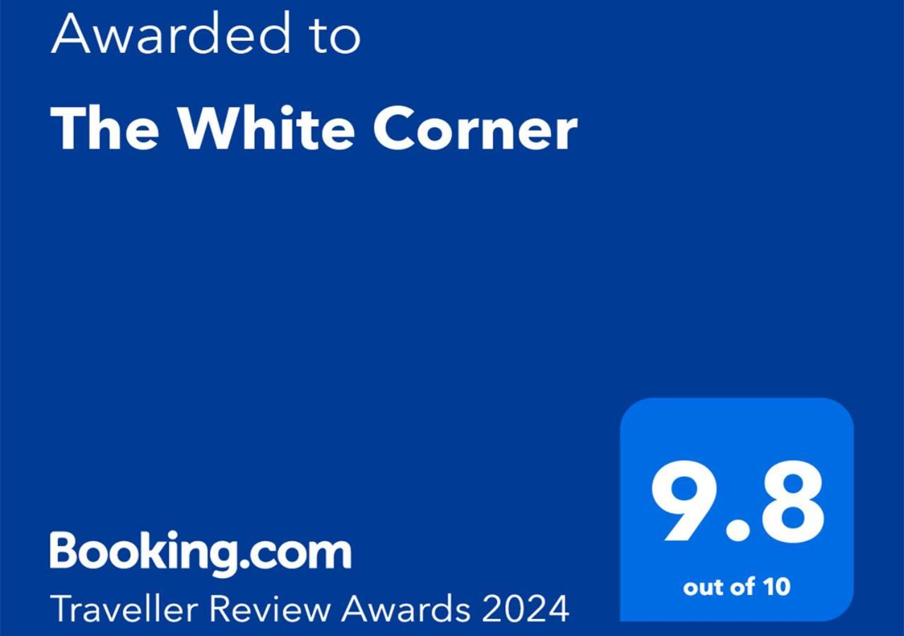 The White Corner Apartment Durres Ngoại thất bức ảnh